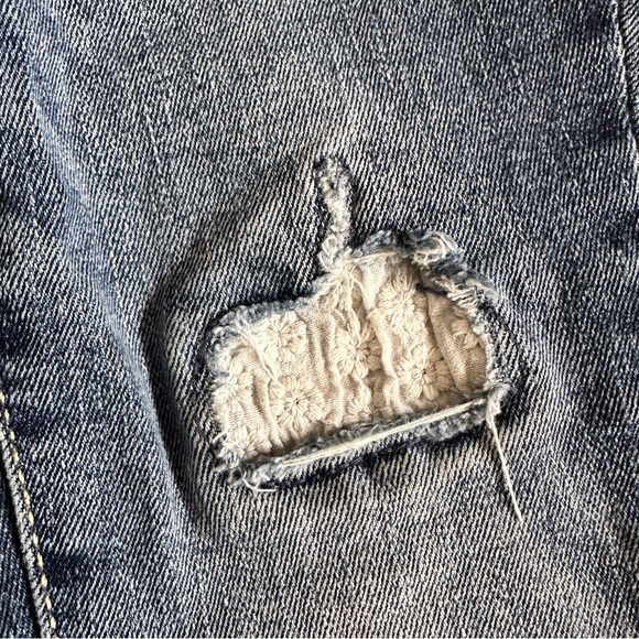 Toddler Girls’ Lace Patch Jeans. 3t Adjustable Waist. - Picture 2 of 4